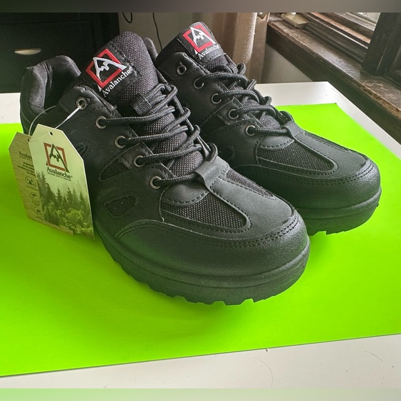Mens NWT Avalanche Shoes -9 - Picture 1 of 6